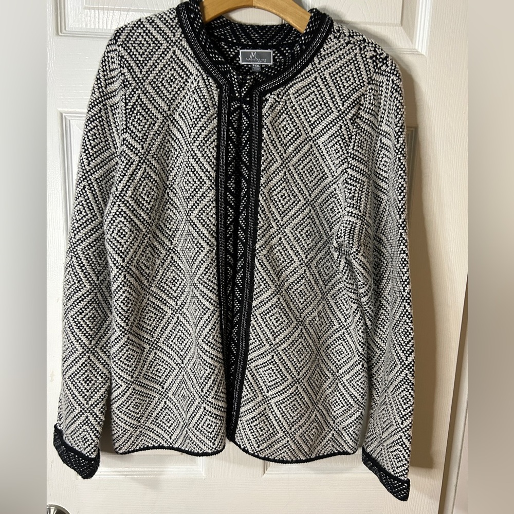 JM collections Knitted black and white cardigan